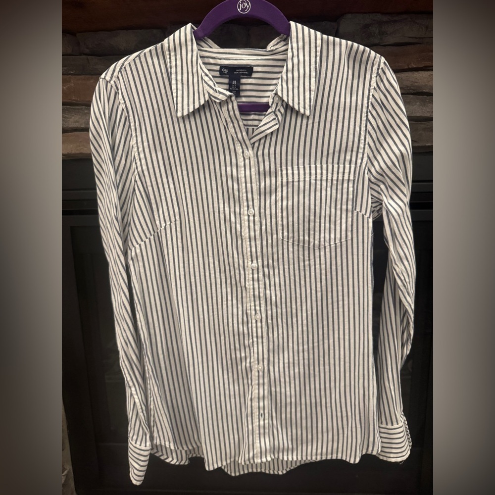 GAP Women’s Black and White Striped Casual Shirt Size Small